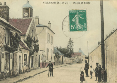 Ancienne carte postale de la mairie de Villeron